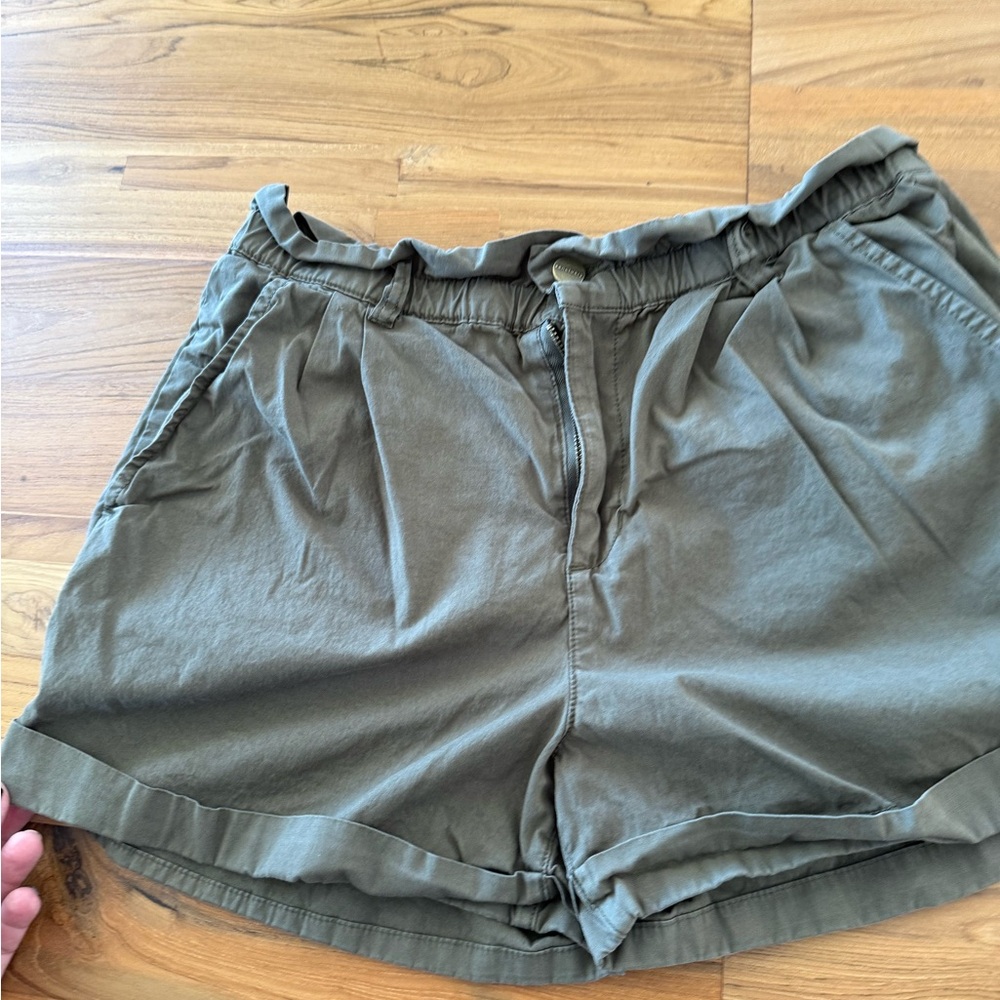 Sanctuary Women's Cargo Shorts in Olive